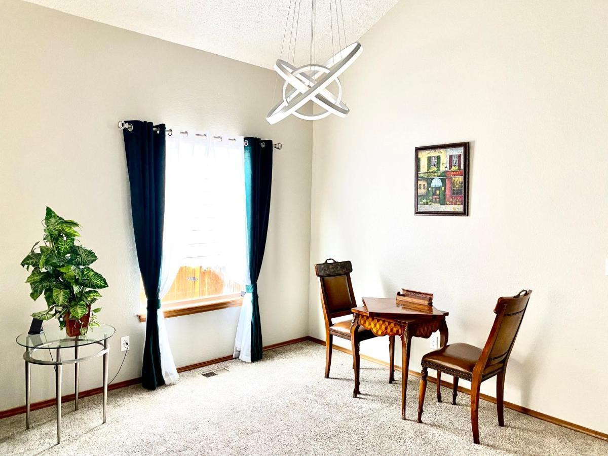 Artsy Home Close To Usafa With Fireplace And Patio Colorado Springs Exterior foto